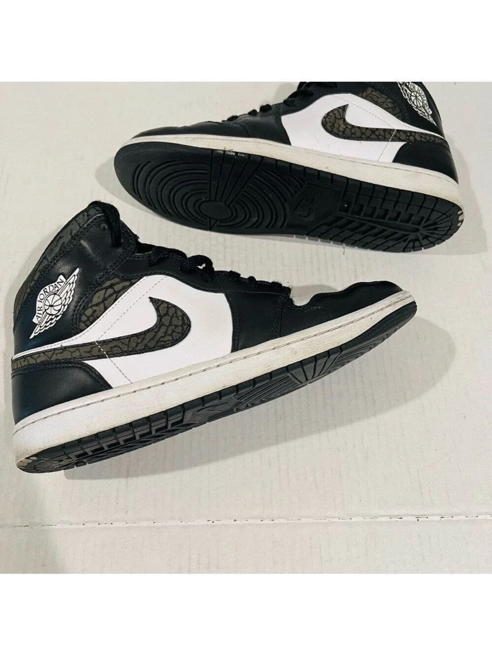 Men’s Jordan 1 Mid SE Panda Elephant Black & White High Top Shoes Size 9.5 US!